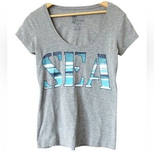 Life is Good “Sea” Appliqué Gray Short Sleeve Tee Beach Ocean Resort Casual